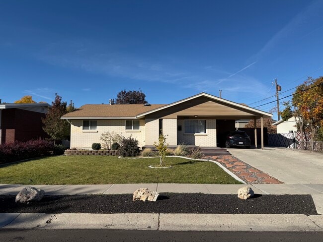 Building Photo - 8060 830 E