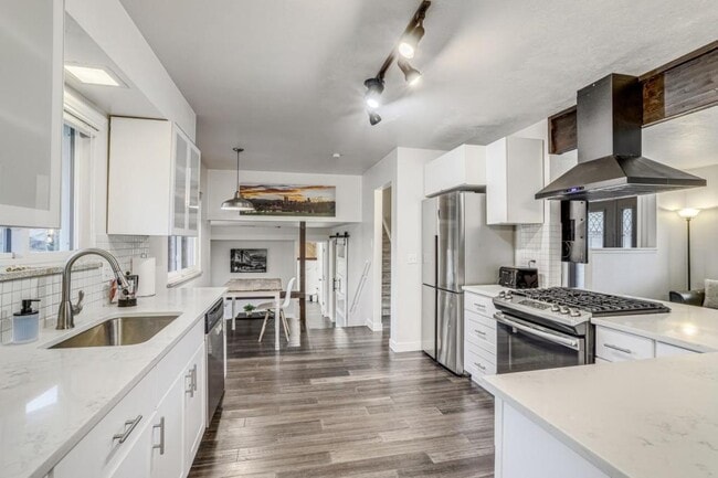 Photo - 2860 S Golden Way