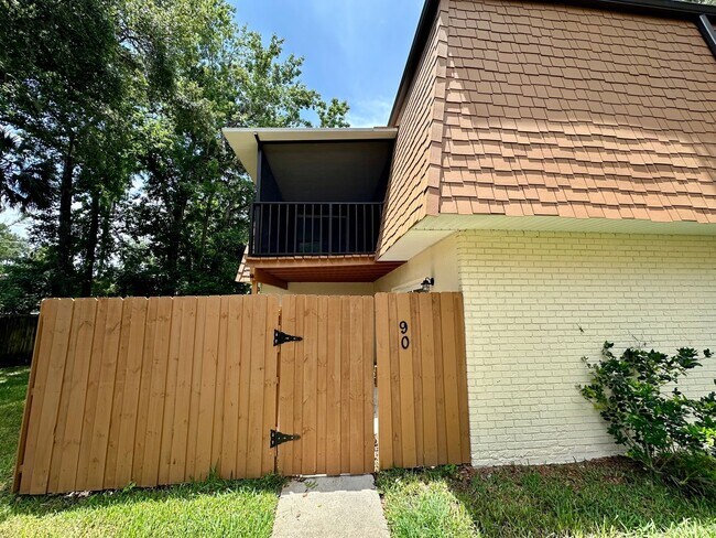 Fully Remodeled - 2/2 Townhome in Central ... - Fully Remodeled - 2/2 Townhome in Central ...