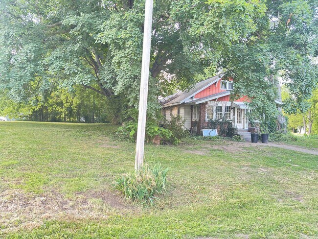 Photo - 108 Shipping St