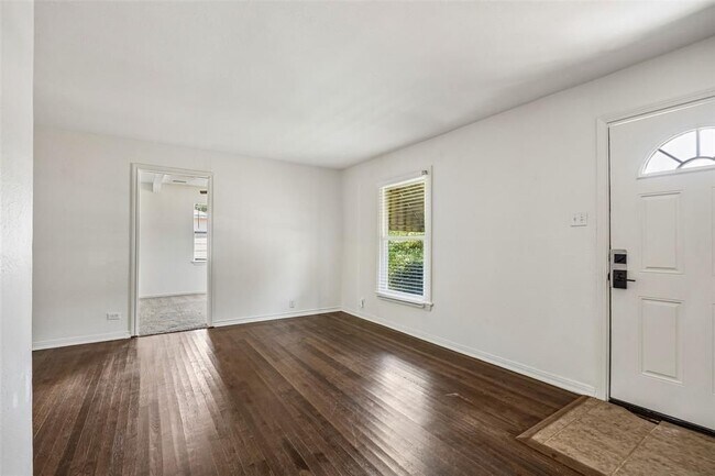 Photo - 4426 Kelton Dr