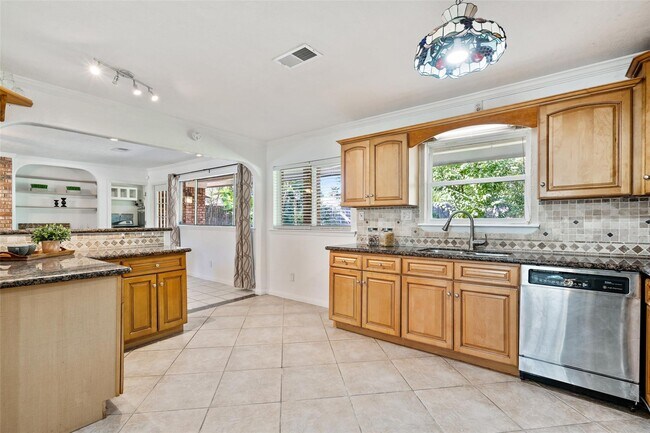 Photo - 9214 Bronco Dr