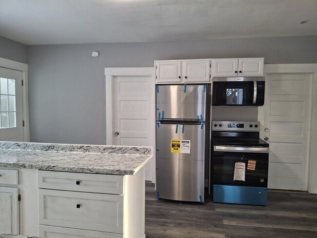 Building Photo - 14-18 Florence St Unit 2