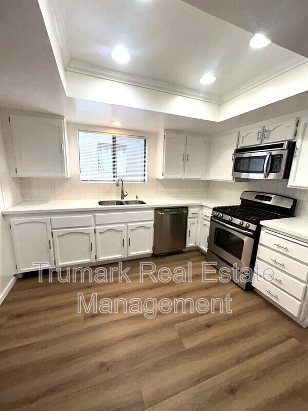 3831 La Crescenta Ave