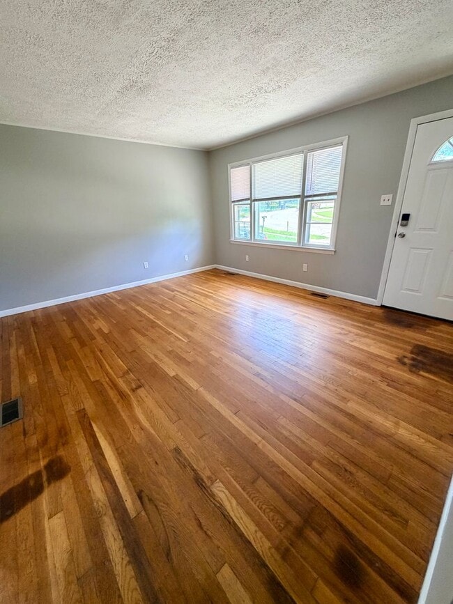 Photo - 357 Peachtree Rd