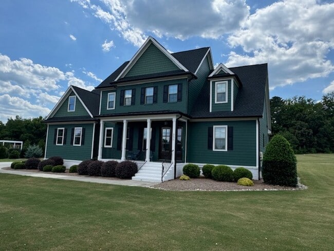 Building Photo - Lightly Furnished 4BR, 4BA Chapel Hill Hom... Rental