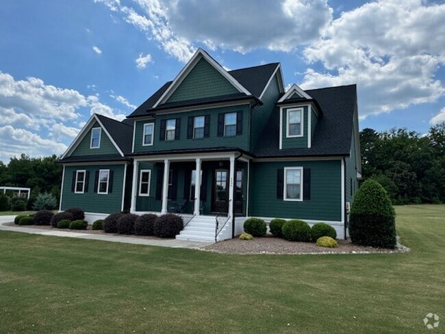 Building Photo - Lightly Furnished 4BR, 4BA Chapel Hill Hom... Rental