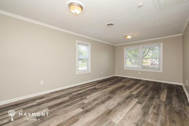 Photo - 1176 Highview Dr