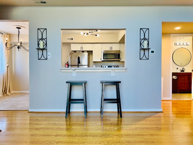 Photo - 1514 Roberts Way