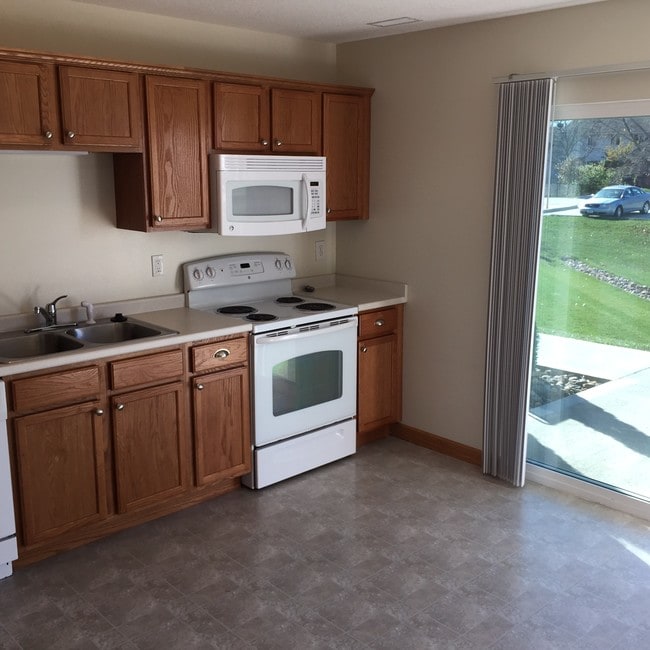 Photo - 825 Parker Blvd