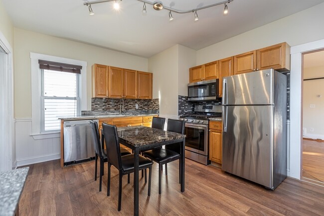 Building Photo - 376 Medford St Unit 2 Rental