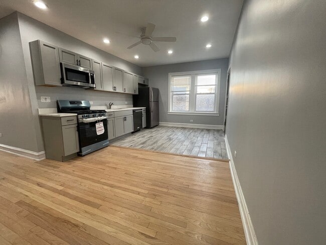 Photo - 4247 W Division St