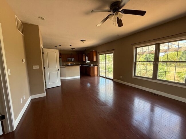 Building Photo - 616 Wintergreen Dr Rental