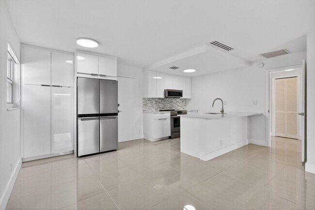 Photo - 3212 NE 12th St Unit 204