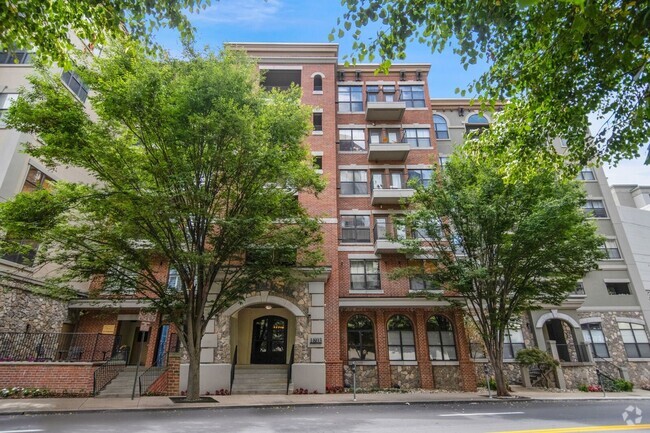 Building Photo - Fully Furnished Midtown Nashville Apartment