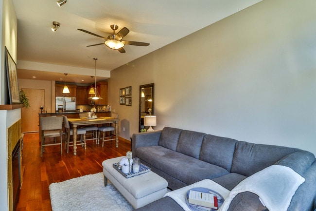 Photo - 309 W Washington Ave Unidad 215