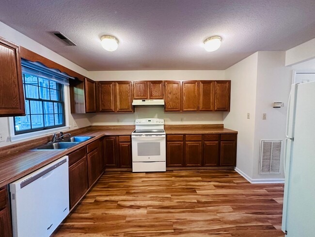 Photo - 105 Franklin Parke Ct SW