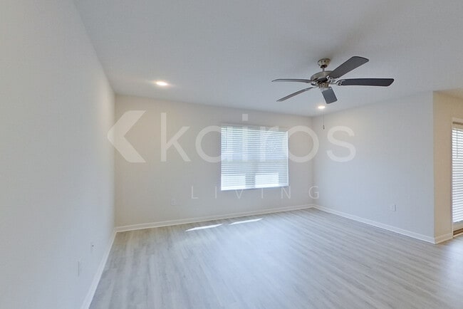 Photo - 417 Monarch Ln