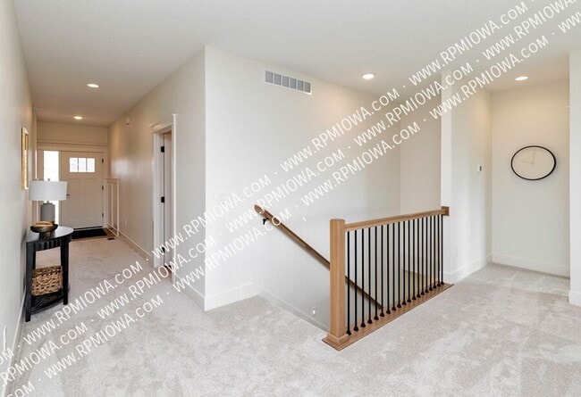 Photo - 440 NW Ashley Cir