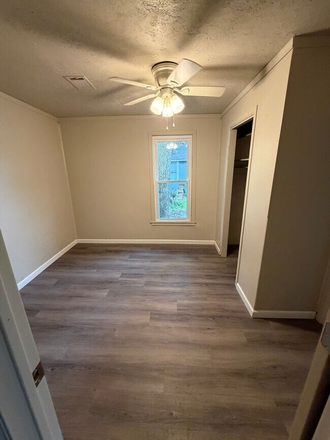 Photo - 3 Bedroom 1 Bath Home For Rent