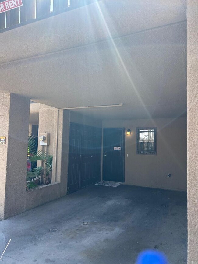 Building Photo - 3529 E Palm Ln
