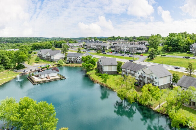 Building Photo - Hickory Lake