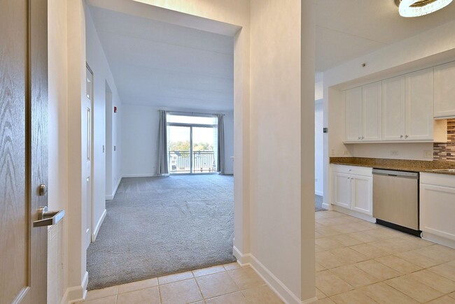 Photo - Bright & Spacious Condo in Great Location!