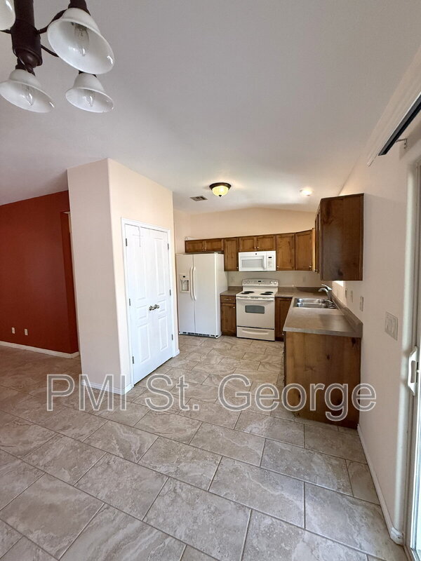 Photo - 352 W 350 S
