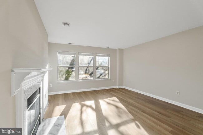 Photo - 3321 Sir Thomas Dr Unit 12