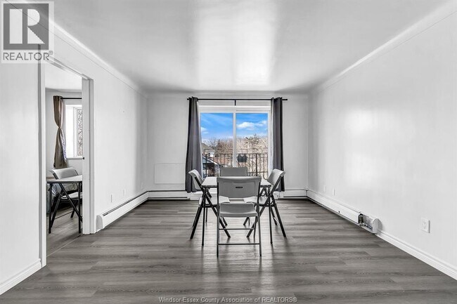 Photo - 2136 Wyandotte St W Unité 32