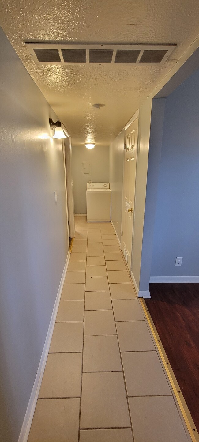 Photo - 905 W 24th St