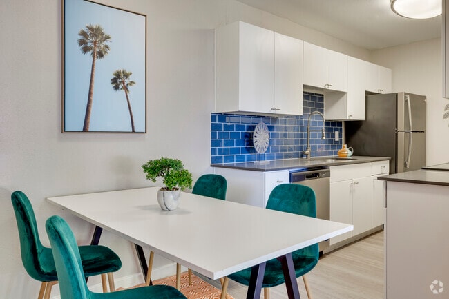 Comedor 1BR, 1BA - 600SF - inHabit on 7th