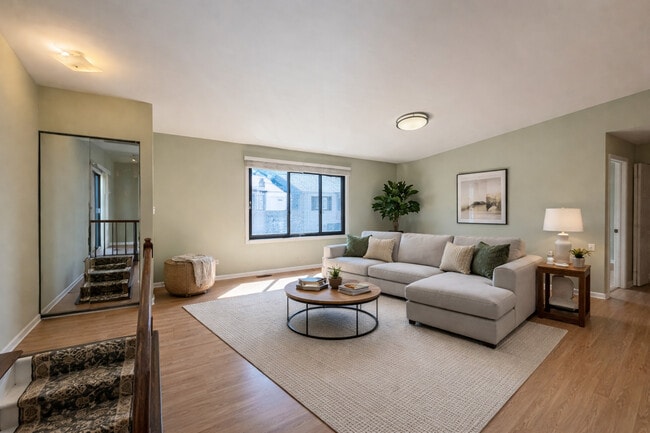 Photo - 380 Pierce Ct