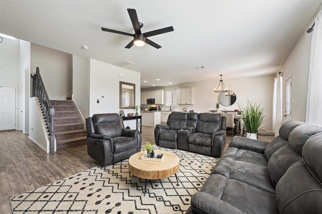 Photo - 328 Thornless Cir