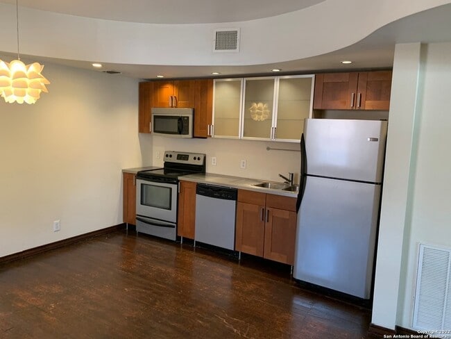 Photo - 810 E Ashby Pl