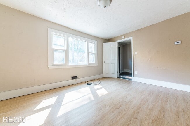 Photo - 5 br, 2 bath House - 955 E Warrington Ave ...