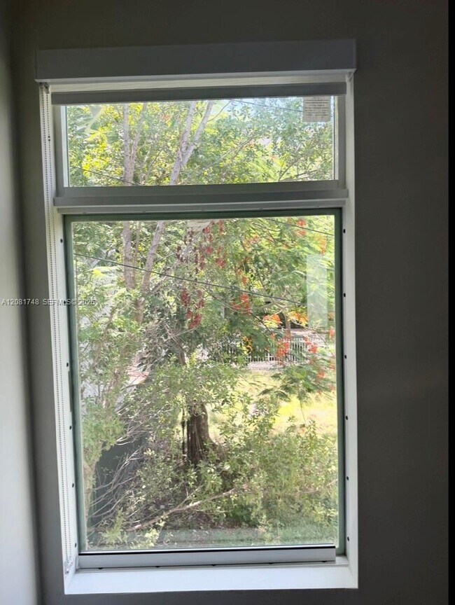 208 Meridian Ave Unit 208