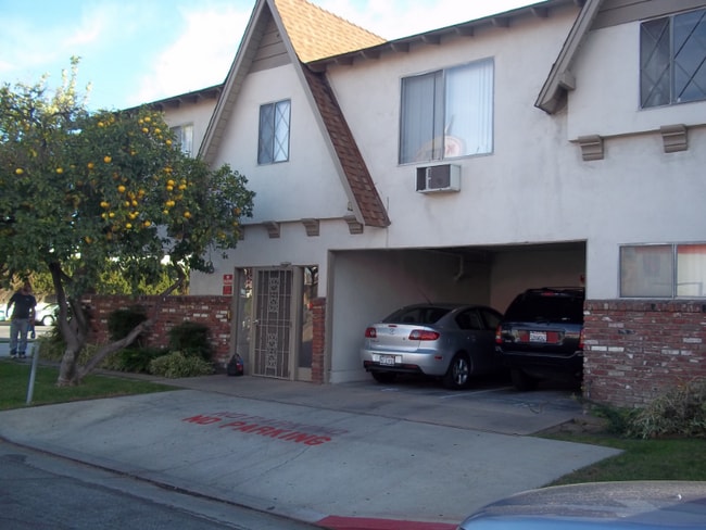 Building Photo - 5929 Laurel Canyon Blvd Unit 14 Rental