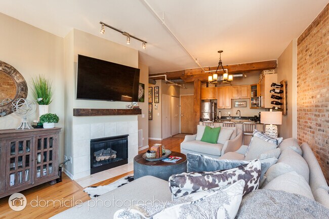 Photo - 1735 W Diversey Pkwy Unidad 315