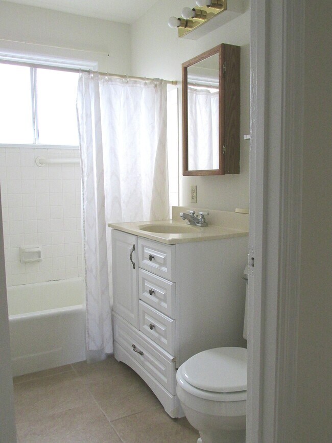 Photo - 500 W Vananda Ave