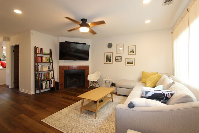 3821 Albatross St Unit 3