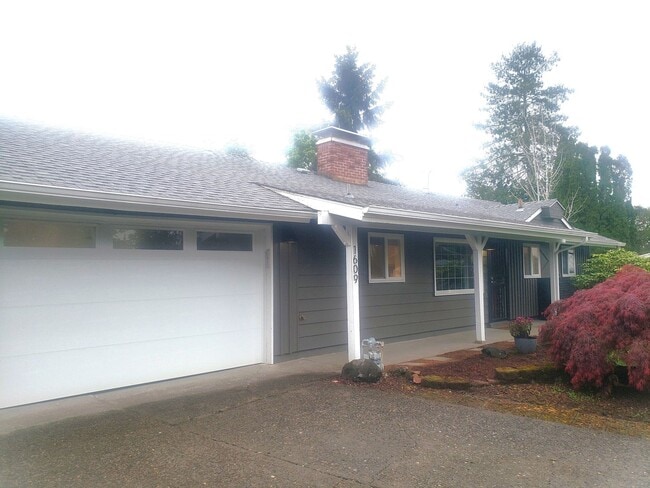Photo - 3 Bedroom One Level House with Large Backyard on Cul de Sac in NE Portland
