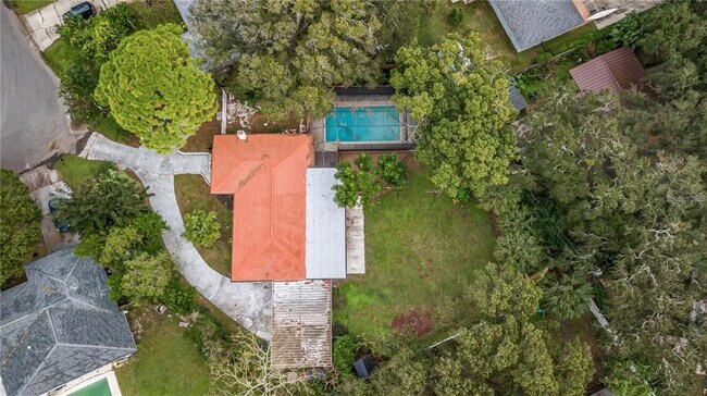 2608 Oakwood Dr