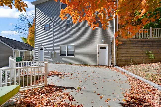 Building Photo - 3764 Wood St Rental