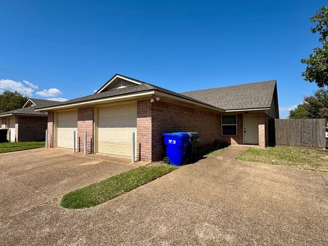Building Photo - Duplex