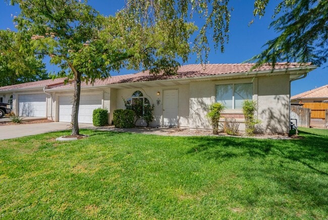 Photo - 3 Bedroom Townhome Near Red Cliffs Mall