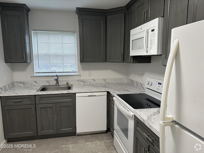 Building Photo - 65 Cedar Ave Unit C14 Rental