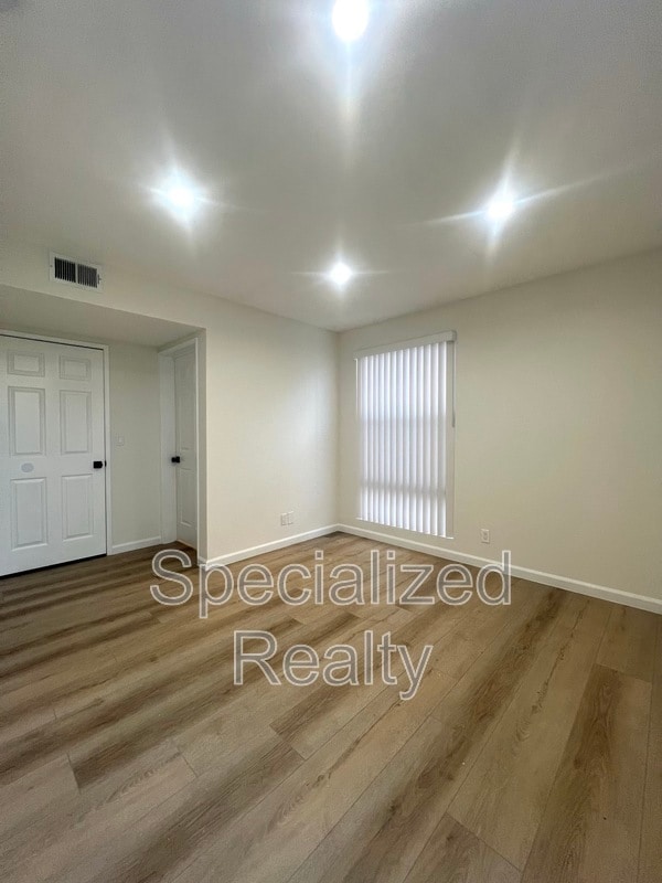 Photo - 7038 Vesper Ave Unidad 101