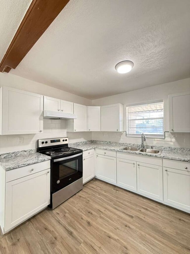 Photo - 317 E Lindbergh Blvd