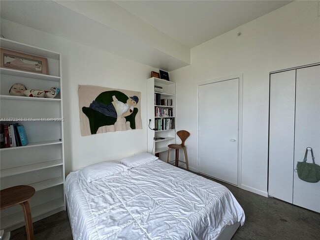 Building Photo - 10 SW South River Dr Unit 1005 Rental